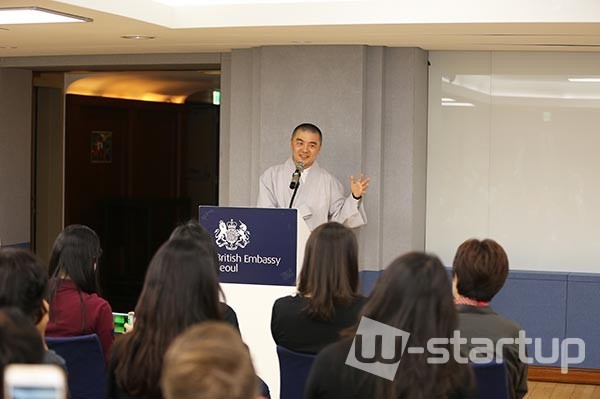 지난 20일 주한 영국대사관 주최로 열린 ‘혜민스님에게 배우는 명상의 중요성’이라는 행사가 열렸다