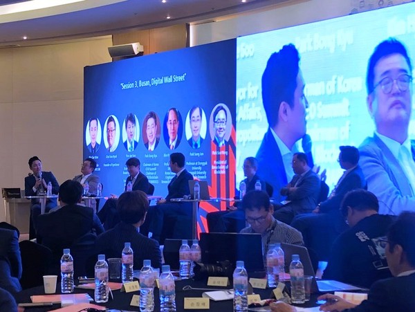 ‘월드블록체인서밋 마블스(부산) 2019’ 행사에서 글로스퍼 김태원 대표가 발표하고 있다(사진=글로스퍼.하이콘)