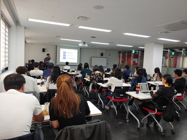 서울창업허브의 보육성장 파트너스로서 라이징팝스가 진행 중인 언론홍보 강의가 성황리에 진행 중이다(사진=라이징팝스)