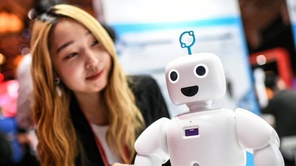 관광안내 로봇 파이보(사진=한국관광공사)