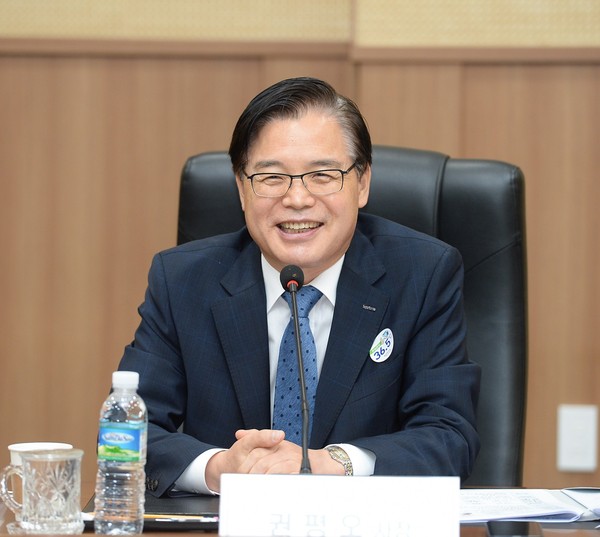 KOTRA가 29일 광주 김대중컨벤션센터에서 ‘포스트 코로나 대응 소비재 수출기업 간담회’를 개최했다. 권평오 KOTRA 사장이 발언하고 있다./ 사진=KOTRA