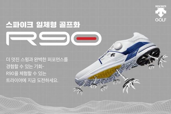 데상트골프의 스파이크 일체형 골프화 (사진=데상트골프)