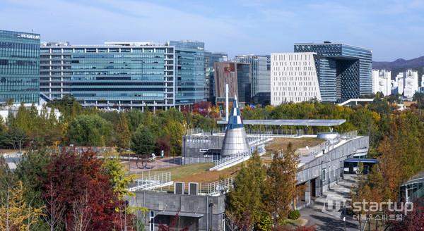 판교에는 다양한 외관의 건물들이 빌딩 숲을 형성하고 있다. / 사진= 이태구 기자