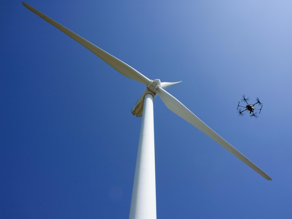 니어스랩은 드론을 활용해 풍력발전기 안전점검 솔루션을 제공한다. / 사진=니어스랩