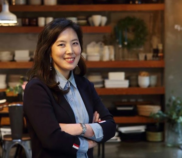 [단독 인터뷰] 안상미 공공의 주방 대표는 20일 더블유스타트업과의 서면인터뷰를 통해 "온오프라인 레시피 콘텐츠를 기반으로 e-커머스 확대를 통한 매출 증대, 수업 연계 쿠킹박스, 식재료, 특산물, 요리기구 등  e-이커머스 매출 확대를 목표로 하고 있다"며 향후 비전을 제시했다. / 사진=공공의 주방 제공