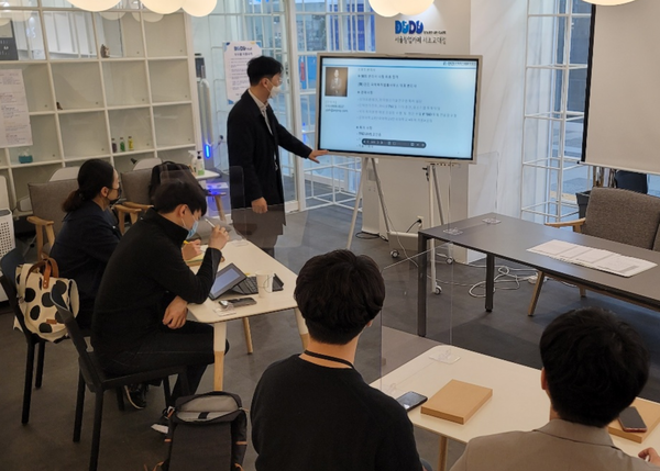 제1회 서울창업카페 스타트업 챌린지가 진행된 서초교대점의 분야별 그룹 컨설팅 진행 현장 모습 /사진 =서울창업카페 서초교대점