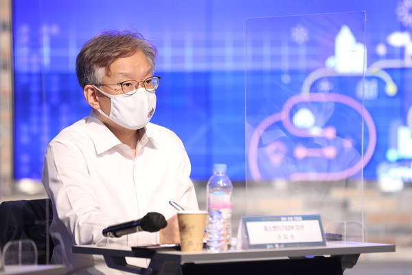 권칠승 중소벤처기업부 장관이 이날 간담회에서 플랫폼 스타트업 지원을 약속했다. 사진=중소기업벤처부 제공