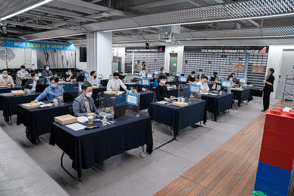 [1인 창조기업 설립을 꿈꾸는 예비창업자들에 대해 지자체와 공기업,대학 창업지원단등 관련 단체들의 지원 열기가 뜨겁다./사진=창업진흥원DB