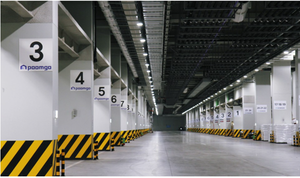 두손컴퍼니가 ‘24시 주문 마감 서비스’를 25일 론칭했다고 밝혔다. ‘24시 주문 마감’은 0시부터 자정 24시까지 들어온 주문을 당일 새벽에 소비자에게 출고하는 ‘품고’의 빠른 배송 서비스이다.두손컴퍼니의 품고 네이버 스토어 FC(용인센터) 내부 모습. /사진= 두손컴퍼니 블로그 캡쳐. 