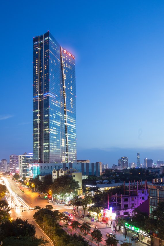베트남 하노이에 건립된 롯데센터 /사진=롯데