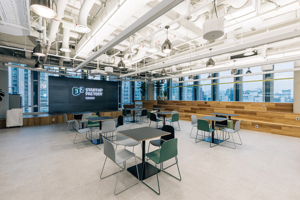 네이버 기술 스타트업 양성 조직 D2SF는 테크핀 스타트업 '웰시콘'과 '크레이지알파카'에 신규 투자했다고 8일 밝혔다. /사진=네이버 스타트업 육성조직 'D2SF'