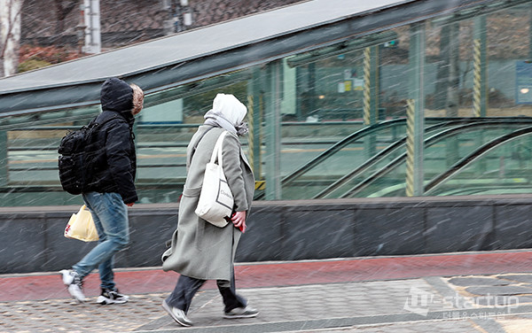 [오늘날씨]수도권 중부 오전부터 1㎝ 눈…서울 낮 4도 미세먼지 좋음/더블유스타트업DB