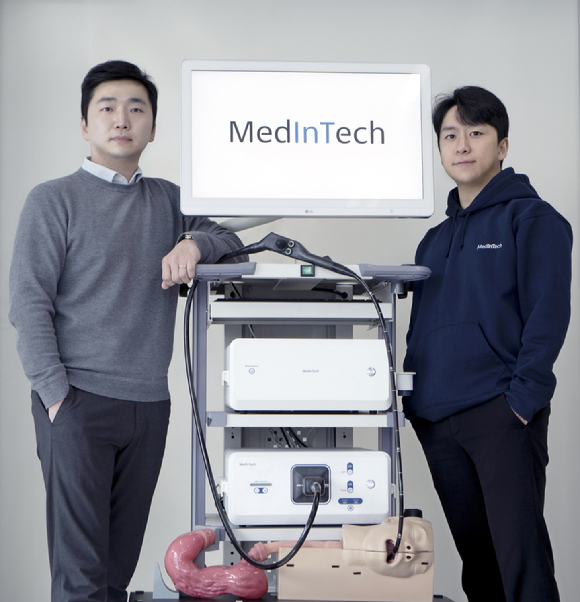 한국전기연구원의 기술을 기반으로 설립된 스타트업 메디인테크가 80억원의 시리즈A 투자를 받았다. 공동 창업자인 한국전기연구원 이치원 박사(왼쪽)와 김명준 박사 /사진=한국전기연구원