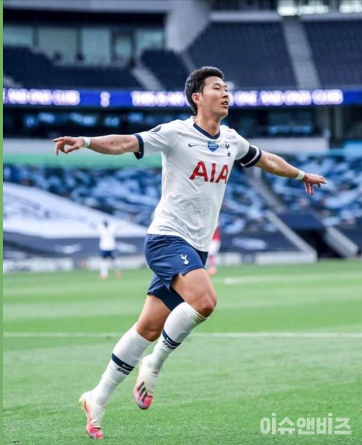 손흥민(30, 토트넘)이 잉글랜드 프리미어리그(EPL) 라이벌 아스널과의 경기에서 시즌 21호골을 터트려 득점 선두 모하메드 살라(리버풀·22골)를 한골차로 압박했다./사진=손흥민sns