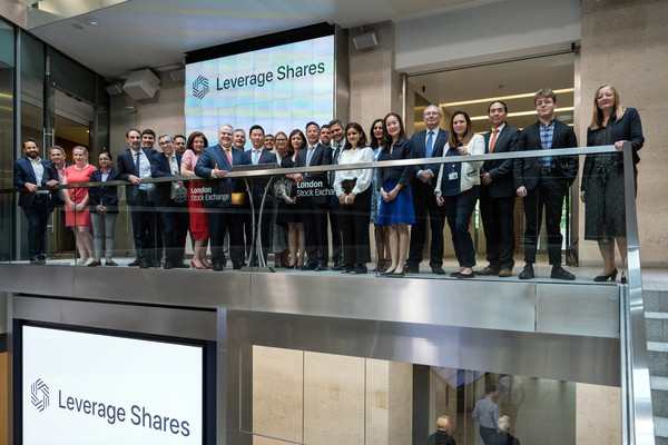 삼성증권은 영국 현지시간 기준 지난 20일, 런던거래소에 최초로 한국지수를 기초자산으로 하는 3배 레버리지 상품의 성공적인 상장을 기념한 ‘클로징벨’ 행사가 진행됐다고 24일 밝혔다. 사진=삼성증권 제공