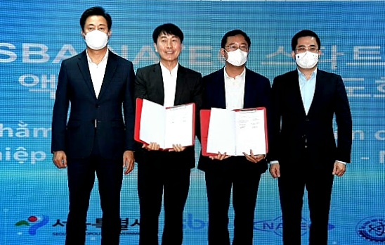 오세훈 서울시장이 3일(현지시간) 서울창업허브 호찌민에서 'SBA-NATEC 스타트업 해외 액셀러레이팅 고도화 LOI' 체결을 마치고 기념촬영을 하고 있다.왼쪽부터 오세훈 시장, 김현우 SBA 대표, 응우옌 만 끄엉 베트남 과학기술부 남부청장, 응우웬 호앙 장 베트남 과기부 차관./사진=서울시 제공