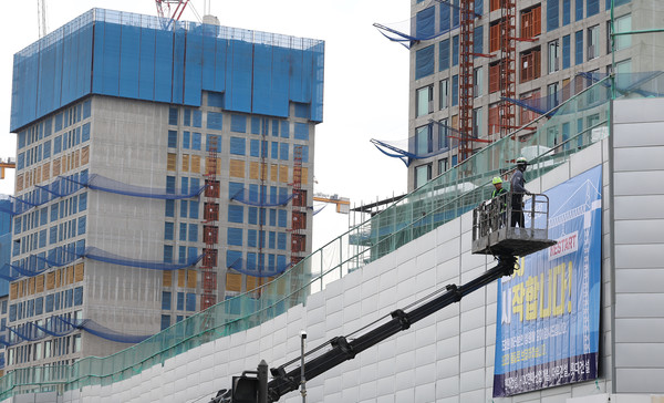 둔촌주공 아파트 재건축 공사 현장 모습