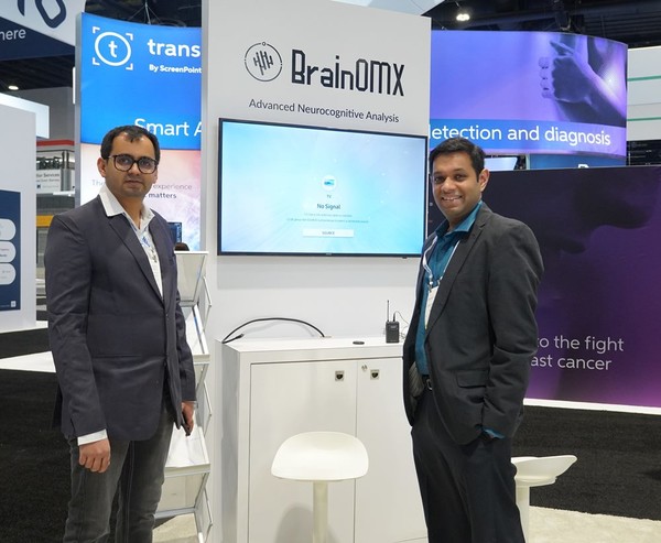 사진 오른쪽 피맥스 CTO 기리쉬 스리니바산(CTO, Girish Srinivasan, Ph.D)박사