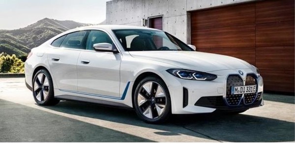 리콜 대상이 된 BMW i4 eDrive40   [사진=국토교통부 제공]
