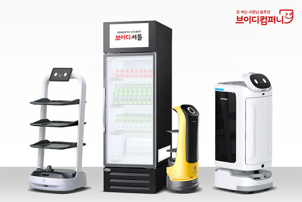 브이디컴퍼니는 신규 서빙로봇 3종을 출시했다. (왼쪽부터) ‘푸두봇 프로’, ‘브이디셔틀’, ‘스위프트봇’