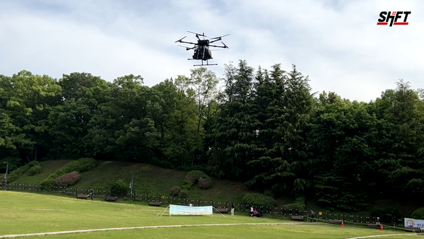 /사진=물품 배송 중인 TIE의 SHIFT ZELOLAP드론