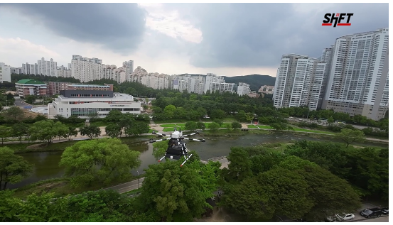  TIE의 ZEROLAP이 탄천 상공에서 안전한 비행 경로를 따라 물품을 배송하고 있다