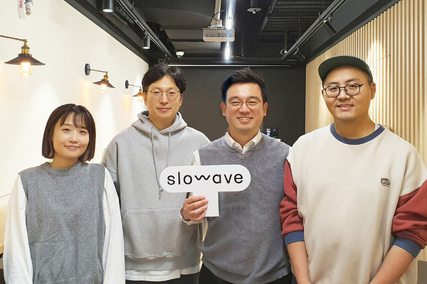  뇌파 기반 수면 및 섬망 분석 기술을 개발하는 슬립테크 스타트업 (주)슬로웨이브(대표 류경호)가 중소벤처기업부(이하 중기부)의 민간투자주도형 기술창업 지원 프로그램 ‘딥테크 팁스(TIPS)’ 패스트트랙 대상 기업에 선정됐다고 23일 밝혔다.