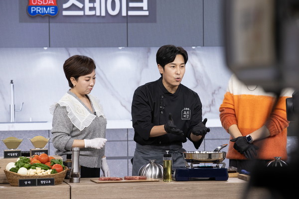 GS샵 김동완 프라임 스테이크 방송 장면/사진=GS샵