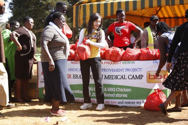 제너시스BBQ가 패밀리(가맹점주)와 함께 벌이는 글로벌 사회공헌 활동 '아이러브 아프리카'/사진=제네시스 BBQ 그룹