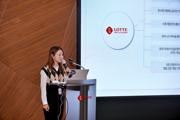 사내벤처 4기 지원사업에 선정된 밸류매치 팀의 신시라 사원이 사업 제안을 발표하고 있다/사진=롯데웰푸드