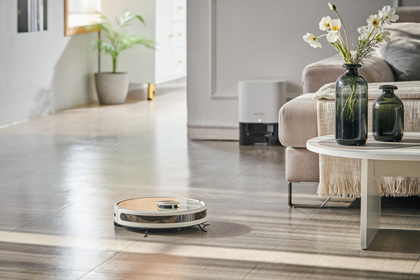 GS샵은 21일 오후 6시 35분부터 TV홈쇼핑에서 ‘에브리봇 3in1 Q3 PLUS 로봇청소기'를 론칭한다고 20일 밝혔다/사진=GS샵