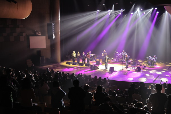 한국수력원자력에서 한수원 임직원과 협력업체 직원 및 그 가족을 대상으로 진행하고 있는 '한마음 힐링콘서트' 현장의 모습. 사진=한국수력원자력 제공