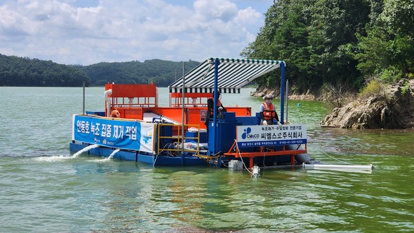 안동호 녹조 제거선의 모습. 사진=한국수자원공사 제공