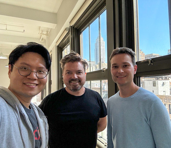 /사진=에니아이 황건필 대표와 뉴욕 직원들