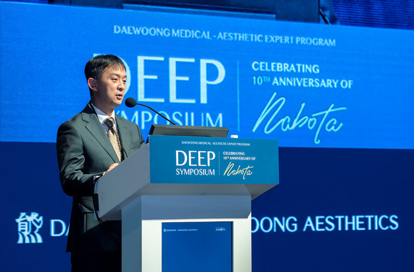 박성수 대웅제약 대표가 톡신의 미래와 나보타를 주제로 발표하고 있다/사진=대웅제약