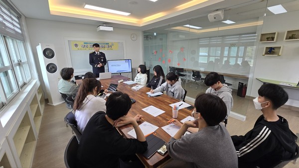 부석고등학교 방문 진로 특강 / 사진 = 태안해양경찰