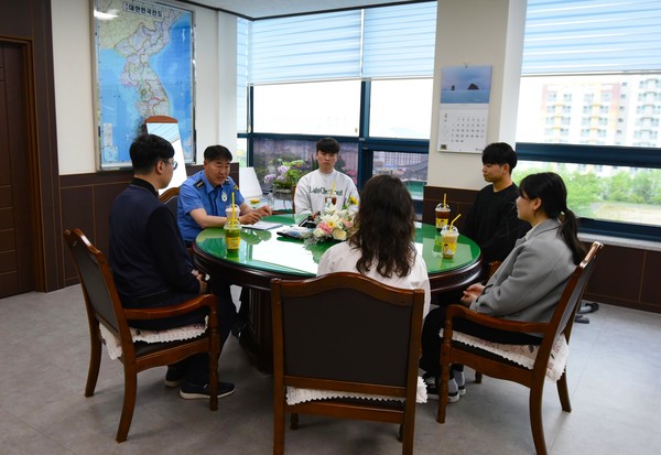 청년인턴들과 소통 간담회 / 사진 = 완도해양경찰