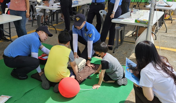 해양경찰 홍보부스 운영 사진 = 여수해양경찰