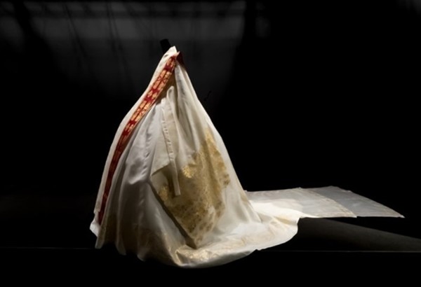 전복 껍데기 자개를 표현..