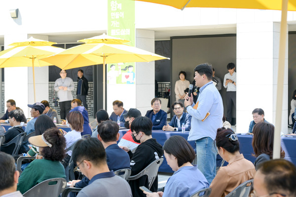 한 시민이 원도심 활성화라는 현안에 대해 발언 / 사진 = 순천시