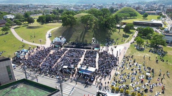지난 15일 한국수력원자력이 경주 봉황대에서 개최한 문화예술공연 현장의 모습. 사진=한국수력원자력 제공