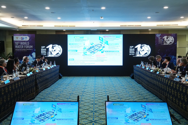 지난 19일 인도네시아 발리에서 열린 제23차 ‘UN 물과 재해에 관한 고위급 전문가 패널(HELP)’에서 한국수자원공사가 3대 초격차 기술 동영상을 시연하는 모습. 사진=한국수자원공사 제공