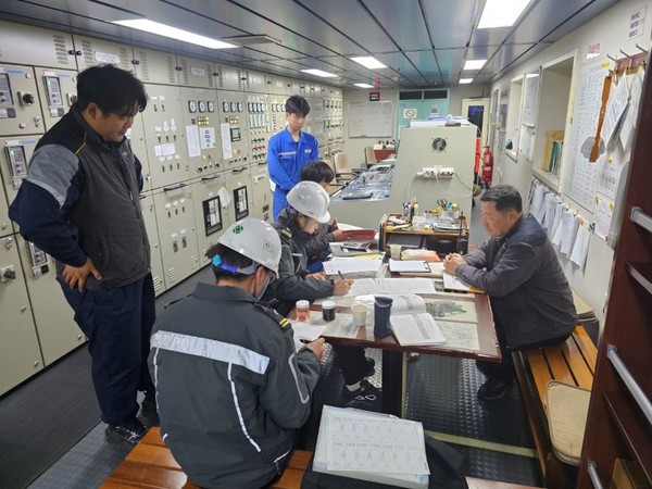 여객선 해양오염 테마점검 실시 / 사진 = 완도해양경찰