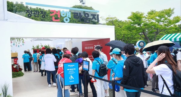 지난 25일 임영웅 콘서트장을 찾은 팬들이 정관장 건행라운지를 방문했다/사진=KGC인삼공사