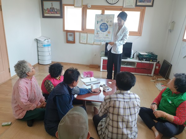 폭염대비 건강취약계층 방문 / 사진 = 함평군