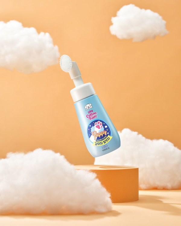 LG생활건강은 강아지용 풋샴푸인 '강아지 발씻자'를 출시한다. /사진=LG생활건강