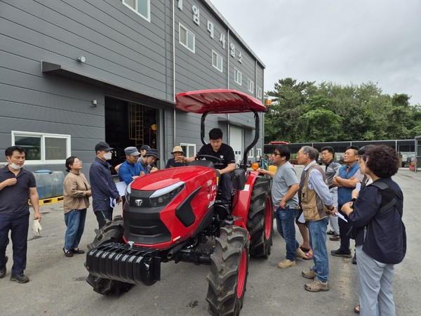 임대용 트랙터 조작 교육 / 사진 = 해남군