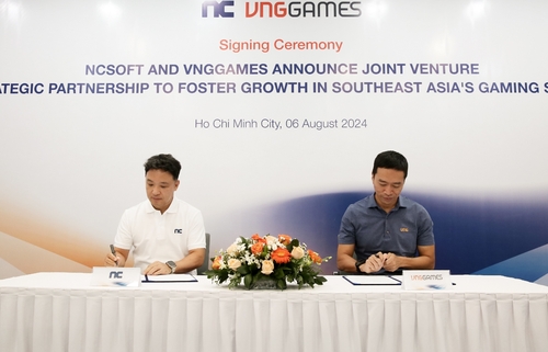 김택진 엔씨소프트 대표(왼쪽)와 리홍민 VNG 대표/사진=엔씨소프트