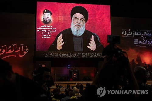 TV로 중계되는 헤즈볼라 최고지도자 하산 나스랄라 연설/사진=로이터 연합뉴스
