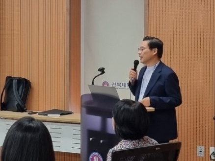 /사진=장헌일 한국공공정책개발연구원장이 주제 발표를 하고 있다.